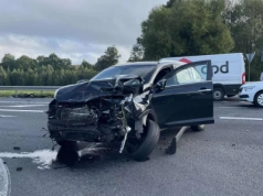 Zderzenie na krajowej "trzydziestce" – dwie osoby poszkodowane, ruch wahadłowy