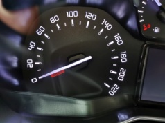 Czy wiesz, kiedy twoje auto pali najmniej? Odpowiedź zaskakuje