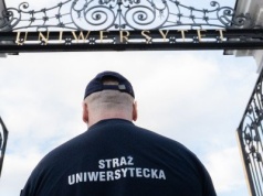 Pałki teleskopowe i miotacze gazu. Uniwersytet Warszawski zbroi strażników przed nowym rokiem akademickim