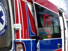 Działania służb. Samochód wypadł z drogi krajowej nr 75