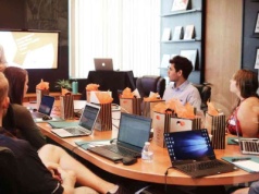 Jak oceniasz swojego szefa? Naukowcy wskazali zaskakujący mechanizm