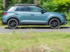 Volkswagen T-Roc bestsellerem sierpnia w Europie, liderem po 8 miesiącach nadal Dacia Sandero. Coraz mocniejsza pozycja chińskich firm