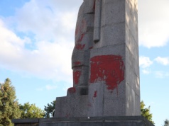 Zabytek w centrum Olsztyna wyczyszczony po akcie wandalizmu. Rachunek zapłacił ratusz