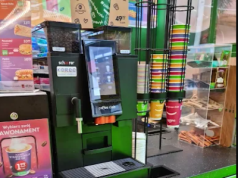 Po kawę do Żabki. Kawiarnie przegrywają z cenami