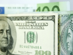 Dolar zyskuje na wartości. Rynki reagują na słowa Trumpa ws. Ukrainy