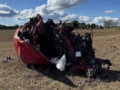 Makabra. Audi rozerwane na kawałki o drzewo, silnik daleko w polu, kierowca nie żyje (ZDJĘCIA)