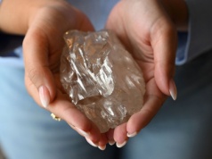 Niezwykłe odkrycie w kopalni Karowe elektryzuje świat. Drugi największy diament w historii o wadze 2488 karatów