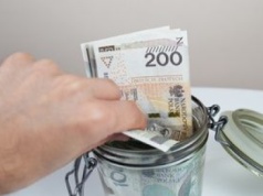 Ile gotówki na 2 tygodnie kryzysu? Tyle musisz odłożyć
