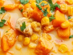 Meksykańska zupa z dynią, kurczakiem i kukurydzą