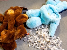 Zabawki wzbudziły podejrzenie na lotnisku. W środku coś się ruszało. Tego się nie spodziewali