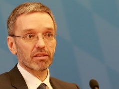 Austria: Skrajna prawica wygrywa nawet w opozycji