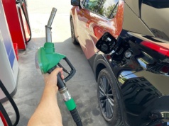 Jedno zachowanie przy dystrybutorze doprowadza obsługę do szału. To przyczyna chaosu na stacji