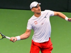 Dwa triumfy i koniec. Polski tenisista pożegnał się z Tokio