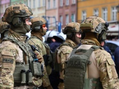 "Paczka z migającą diodą" pod sklepem na Dolnym Śląsku. Wezwano kontrterrorystów