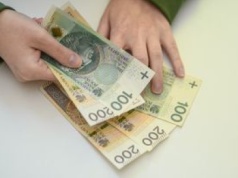 Ile gotówki na miesiąc kryzysu? Warto ją schować w bezpiecznym miejscu