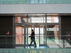 Nie mogą znaleźć pracy, bo są "zbyt wykwalifikowani"? "Zapala się czerwona lampka"