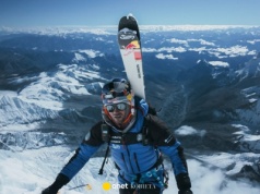 Pierwszy człowiek, który zjechał na nartach z Mount Everestu bez tlenu, jest Polakiem