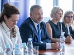 Mieszkaniówka i modernizacja w SW niezagrożone. Żurek: robimy bardzo dużo, żeby w budżecie te środki znaleźć