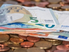 10 tysięcy złotych miesięcznie i darmowe mieszkanie. Szukają pracowników na już