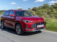 Hybrydowe MG ZS – Wersje, silniki, ceny. Co można kupić?