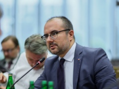 Gorąco na posiedzeniu sejmowej komisji. Oskarżenia, niecenzuralne słowa, alkomat