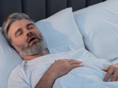 Chrapanie i bezdech senny. Kiedy zgłosić się do specjalisty?