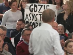 Lewica składa w Sejmie projekt ustawy o asystencji osobistej. Czym się różni od rządowego?