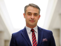 Gawkowski: Państwo powinno mieć własnego operatora. Eksperci podzieleni