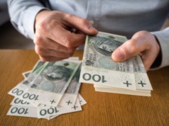 Ci specjaliści są pilnie poszukiwani. Zarabiają średnio 10 tys. zł. Dyrektorzy nawet do 35 tys. zł