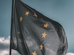 Nowe strategie Komisji Europejskiej wykorzystania AI w przemyśle i nauce