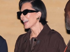 69-letnia gwiazda na randce w hicie tej jesieni. Ten kolor króluje