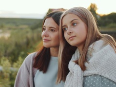 Ta jedna rzecz ciąży najstarszym córkom przez całe życie. Zaczyna się już w dzieciństwie