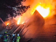 Pożar hotelu w Mniszewie. W akcji ponad 100 strażaków