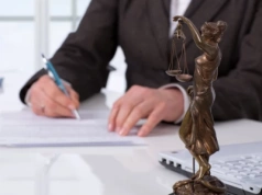 Adwokat z Oławy oszukiwał kurie i zakony. Naciągnął duchownych na miliony