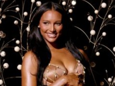 Jasmine Tookes pokazała CIĄŻOWE KRĄGŁOŚCI na pokazie Victoria's Secret.