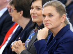 Nowe przepisy MEN: za kartę nauczyciel zapłaci sam. Oto, co z aplikacją mObywatel