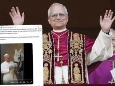 Papież dostał białego konia z Kołobrzegu-Budzistowa i chyba się ucieszył