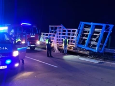 Oderwana przyczepa z szybami mogła doprowadzić do strasznej tragedii. Chwile grozy na autostradzie A4