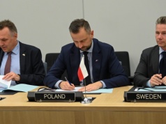 MON podpisał dwa porozumienia w Brukseli