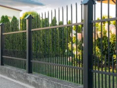 Koniec takich płotów na posesjach. Nowe zasady od 2026 r.