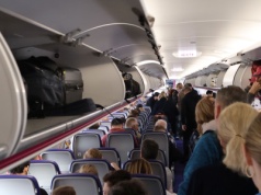 Bagaż podręczny musi być w cenie przelotu – potwierdzają europosłowie. "Ani kroku wstecz"