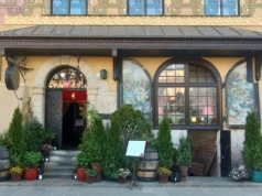 Magda Gessler musiała usunąć prawie 30 donic sprzed swojej restauracji. Stołeczny konserwator zabytków triumfuje