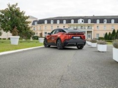 Pierwsza jazda prototypową Toyotą C-HR+ - Japończycy odrobili lekcje