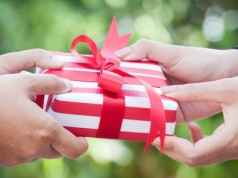 Nie kupuj tego na prezent! Faux pas, które mogą cię zawstydzić