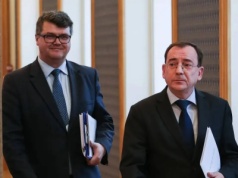 Akt oskarżenia przeciwko Wąsikowi i Kamińskiemu. Politycy PiS zabrali głos