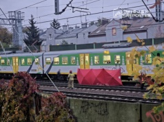 Tragiczne zdarzenie na torach pod Warszawą. Nie żyje osoba, która wtargnęła pod pociąg