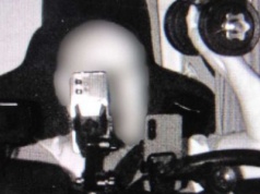 Pędził autostradą i… ćwiczył hantlami. Kierowca ciężarówki uniknął mandatu