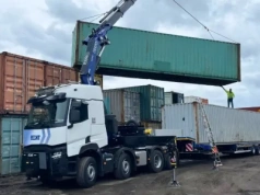 Renault C520 8×4 dla polskiej firmy, jako ciągnik z żurawiem pod kontenery HC