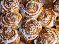Przejadły ci się cynamonki? Zrób o niebo lepsze bułki drożdżowe z obłędnym nadzieniem