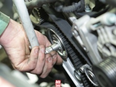 Jeżdżą tak, myśląc, że oszczędzają. Ten styl jazdy prowadzi prosto do mechanika